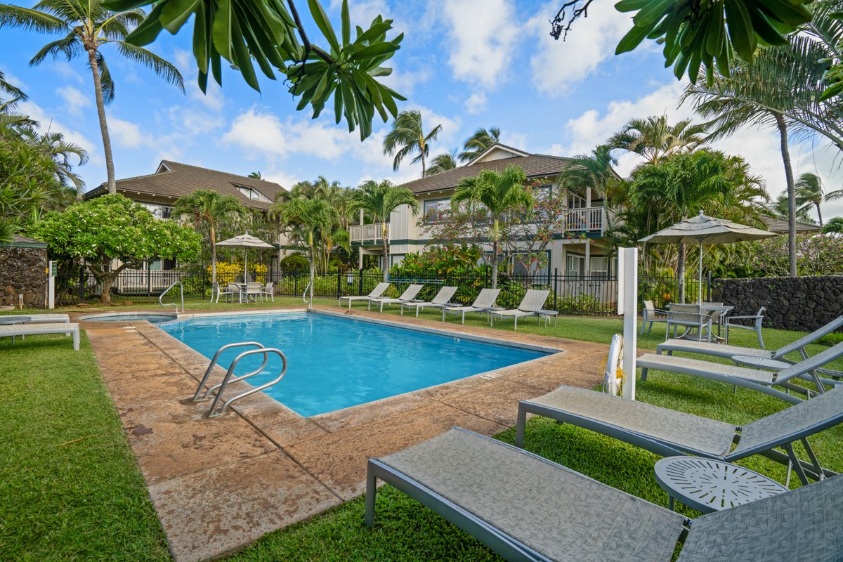Regency 720 viewed from the pool
